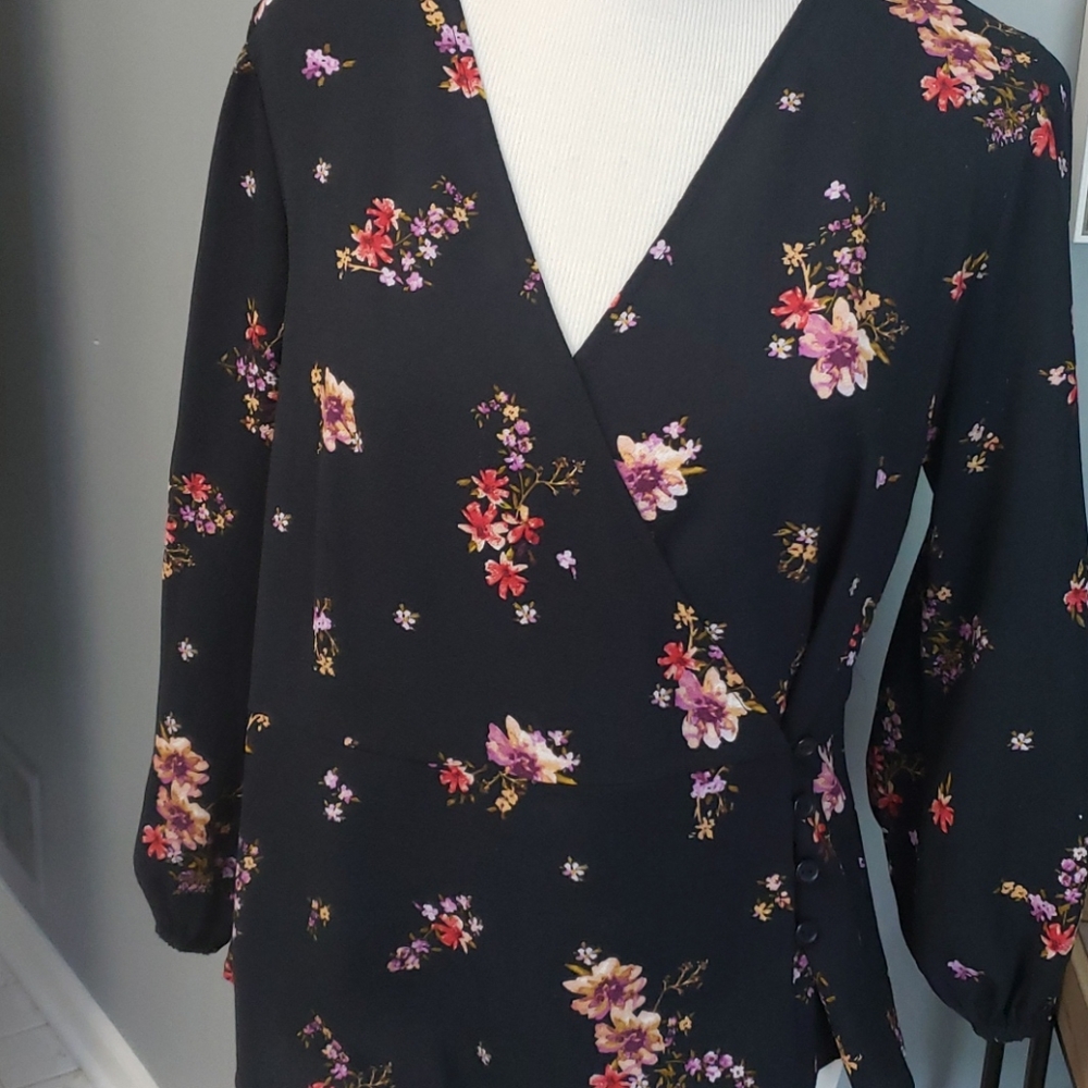 Wrap long sleeve blouse, navy & floral 🌺